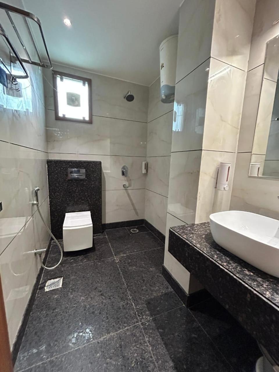 Hotel Swarn Bhoomi Kanpur Exterior foto